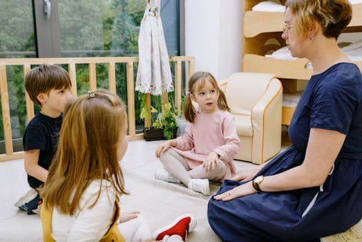 Adulte et adolescent en dialogue posé
