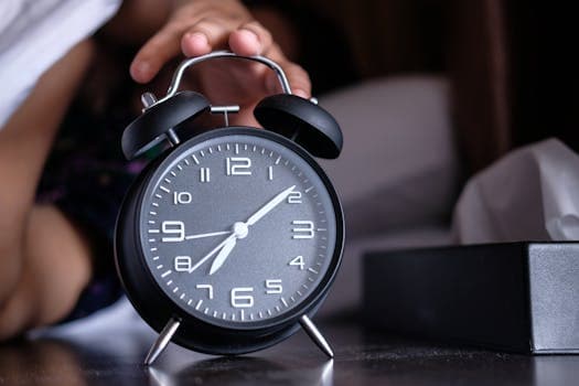 Élève concentré en classe après une bonne nuit