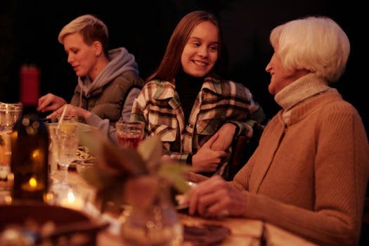 Adolescent rassuré pendant une discussion familiale